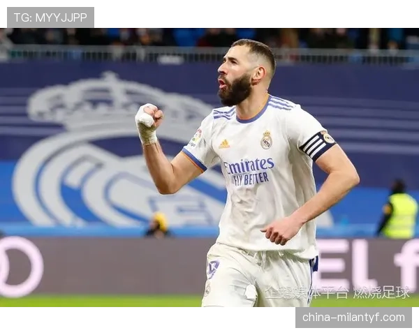 本泽马后期与莱万终结模式分化：单点爆破转向体系依赖